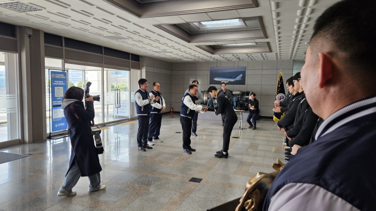 인하대 씨름부, 회장기 단체전 우승..김종우 회장 격려